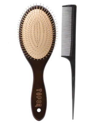 Bristle oval metal hair brush features the sleek metal bristles planted on a flexible rubber cushion.